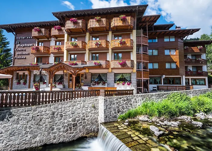 Hotel St. Raphael Madonna
